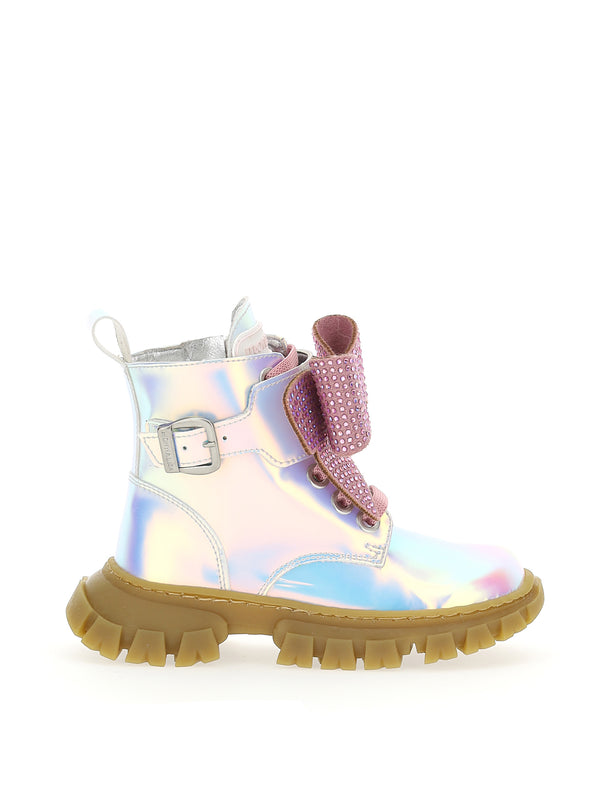 Holographic Hightops with Bows